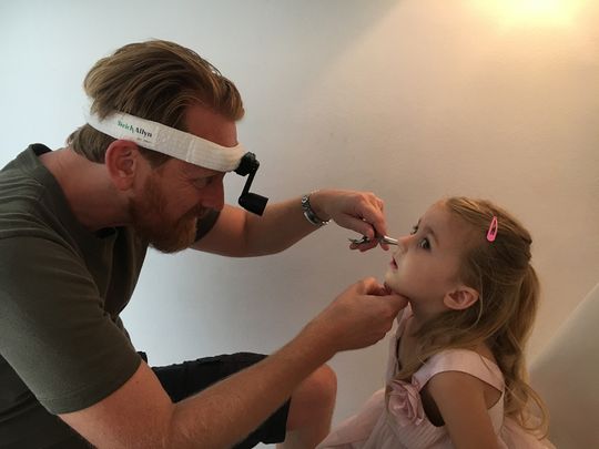 Lars Sebbesen hjælper både børn og voksne ved lidelser i næsen eller bihulerne